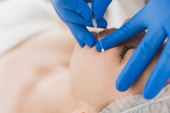 Esthetician Giving PDO Thread Lift Treatment to Patient | National Medspa Training Institute in Colorado Springs, CO